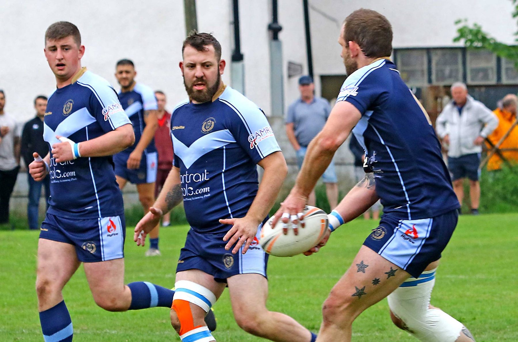 Atoms men moving the ball between teammates